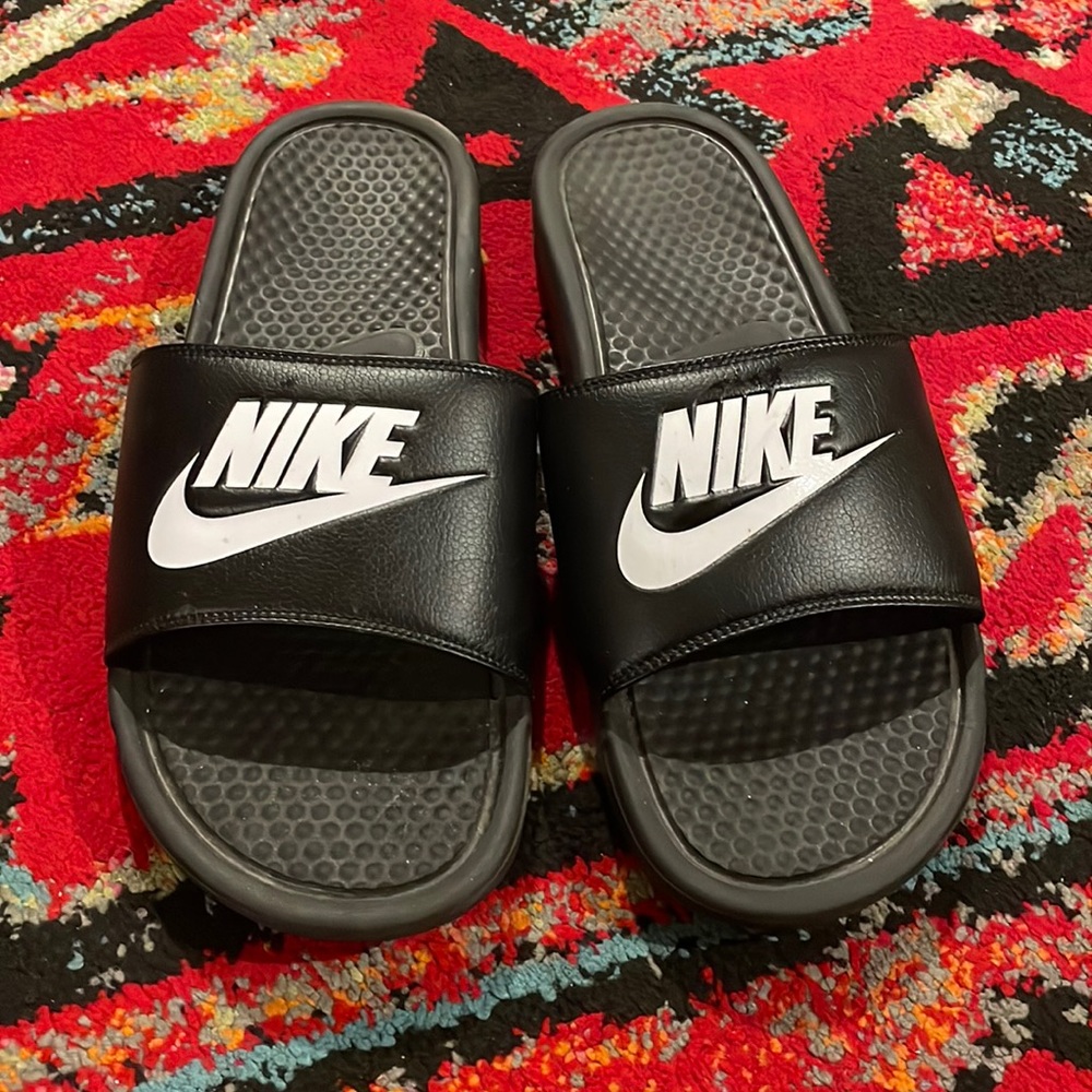 Mens size 12 Nike slides sandals black and white flip flop